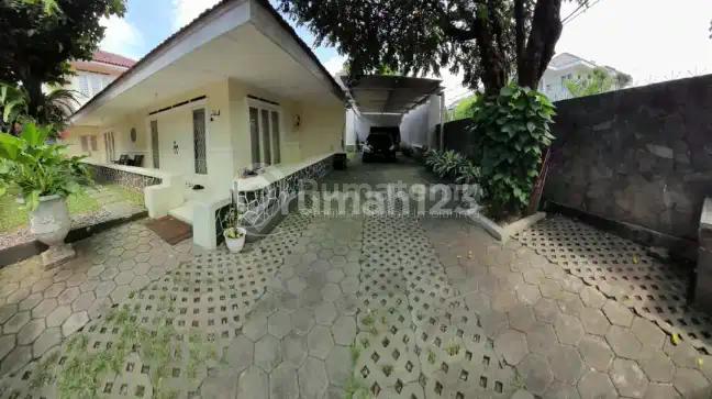 Rumah Asri dan Sejuk Pinggir Jalan Raya di Cilandak Barat, 400 meter ke Jln Fatmawati Raya
