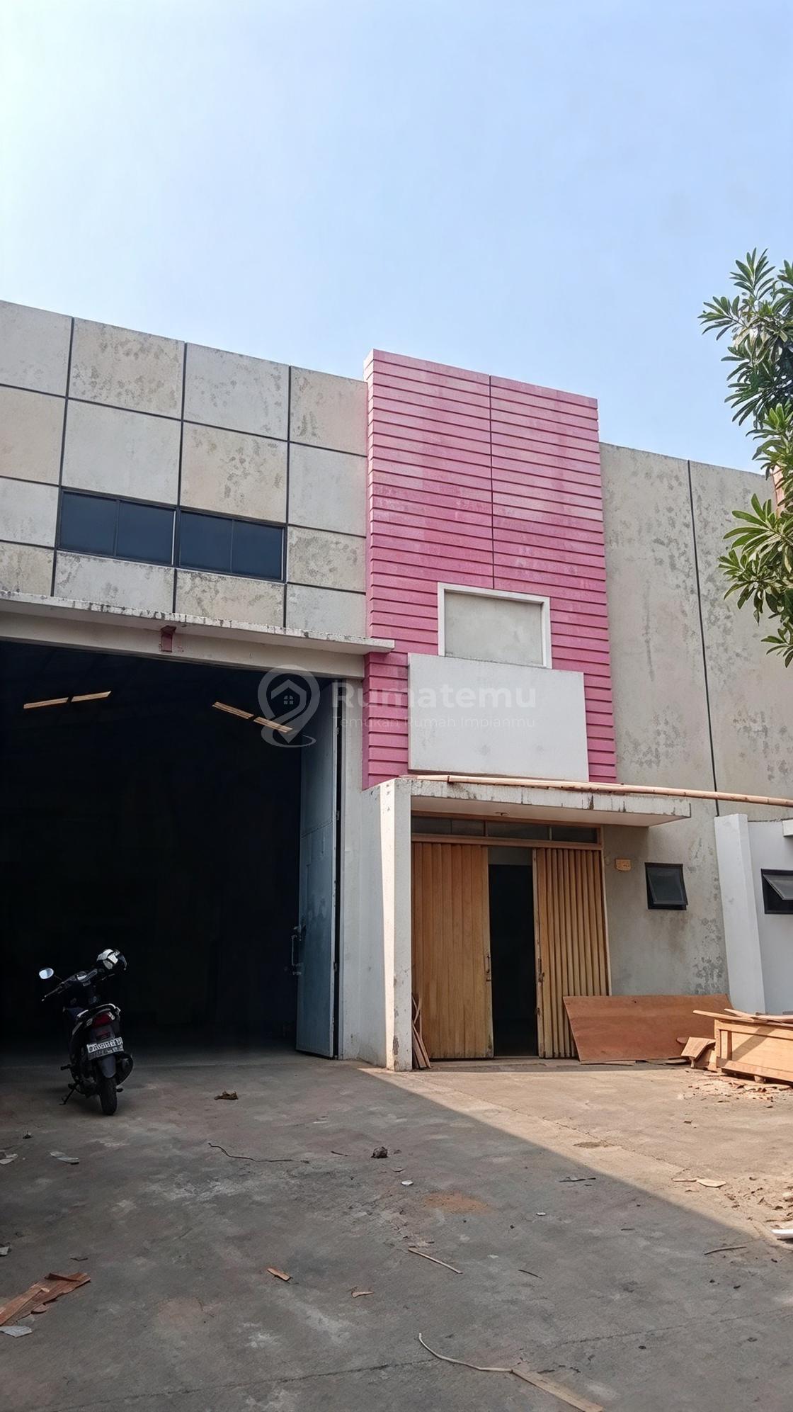 Disewakan Gudang Hadap Selatan Siap Pakai di Marunda Center Bekasi