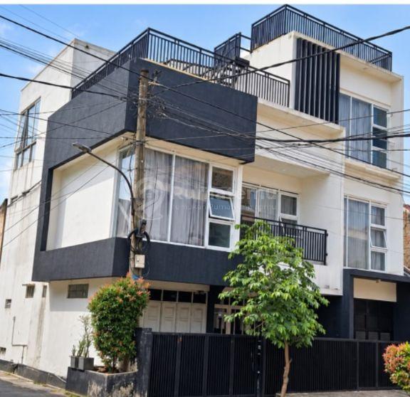 Jual Rumah Jarang ada 3.5 Lantai