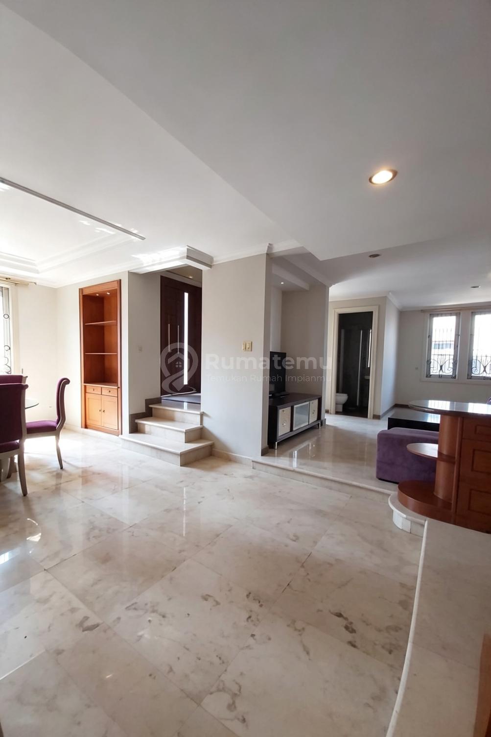 Dijual rumah cantik 2 lantai Row jalan 2 mobil di Cipete, Cilandak Barat, Cilandak