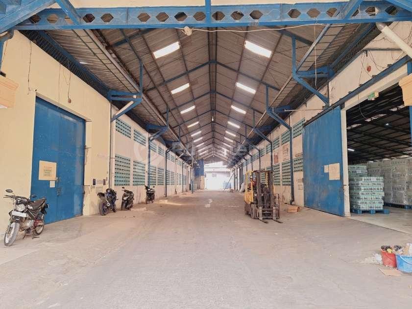 Gudang Ex Pabrik Jalan Raya Mercedes Benz Gunung Putri Bogor