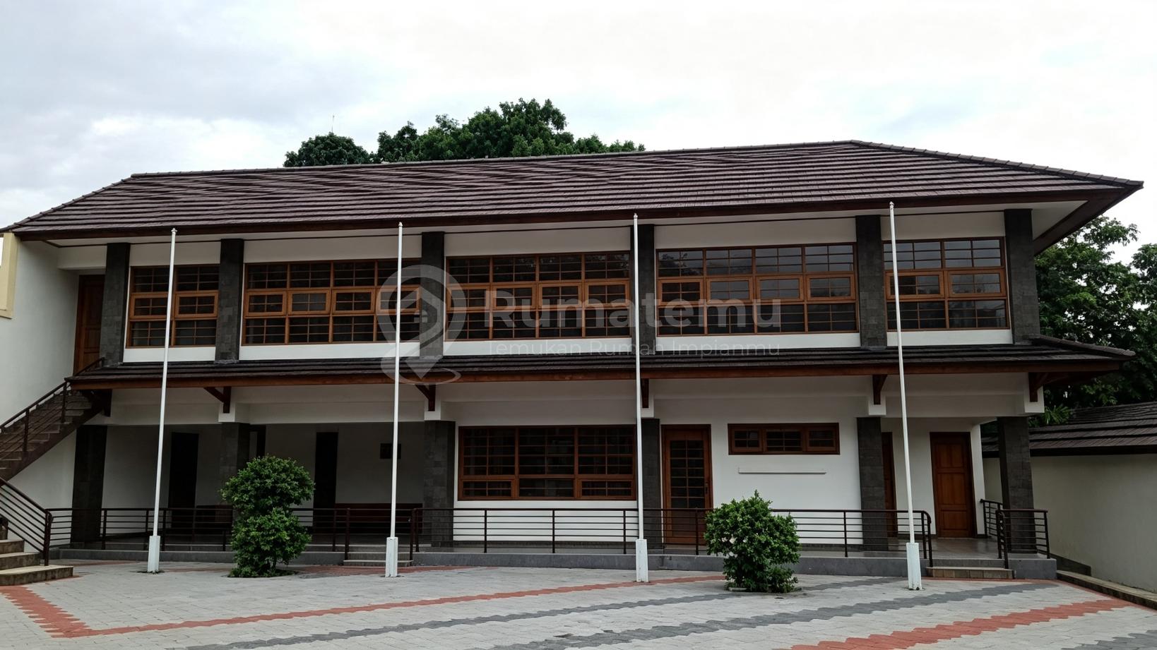 Di jual cepat Hotel di cipanas garut Lokasi sangat2 strategis, antara Santika hotel dan cahaya villa