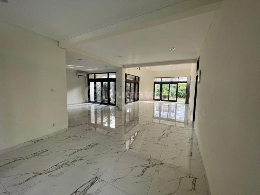 Rumah Megah 2 Lantai Jl. Malang Menteng Jakpus - Garasi 8 Mobil + Private Pool (Bawah Pasar)