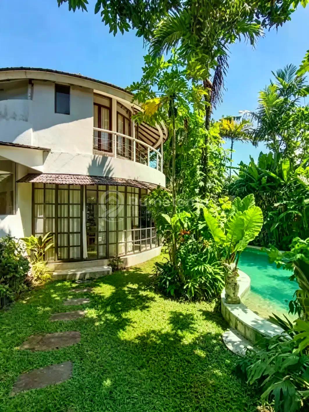 Rv-3188 Bali Bliss: Your Kerobokan Compound Awaits!