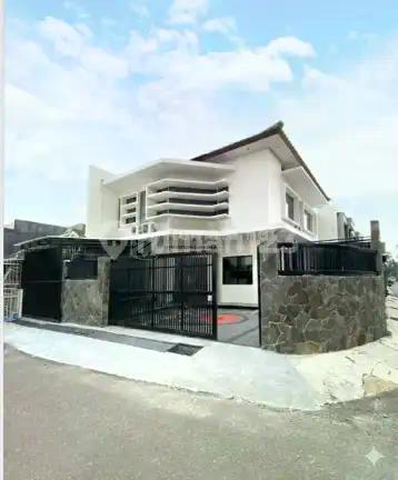 Rumah 2 Lantai Di Pasir Salam Buah Batu Bandung Luas Tanah 220m2 Luas Bangunan 300m2.harga 3,65miliar