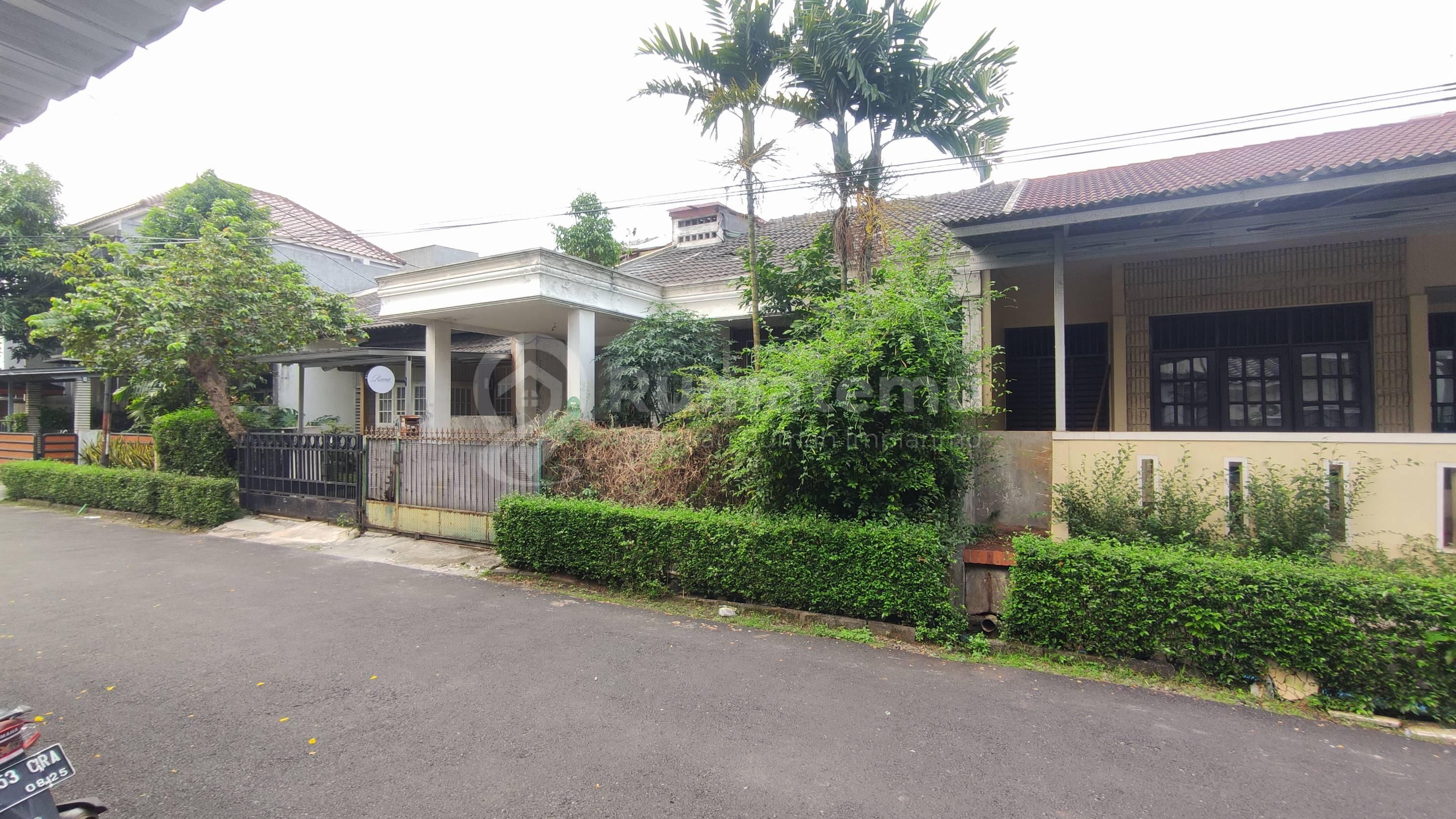 Jual Cepat Rumah Standar Harga Tanah saja di b intaro sektor 2