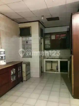 Rumah Tua Masuk Komplek Area Jalan Anggrek, 750 Meter Ke Jalan Letjen S Parman