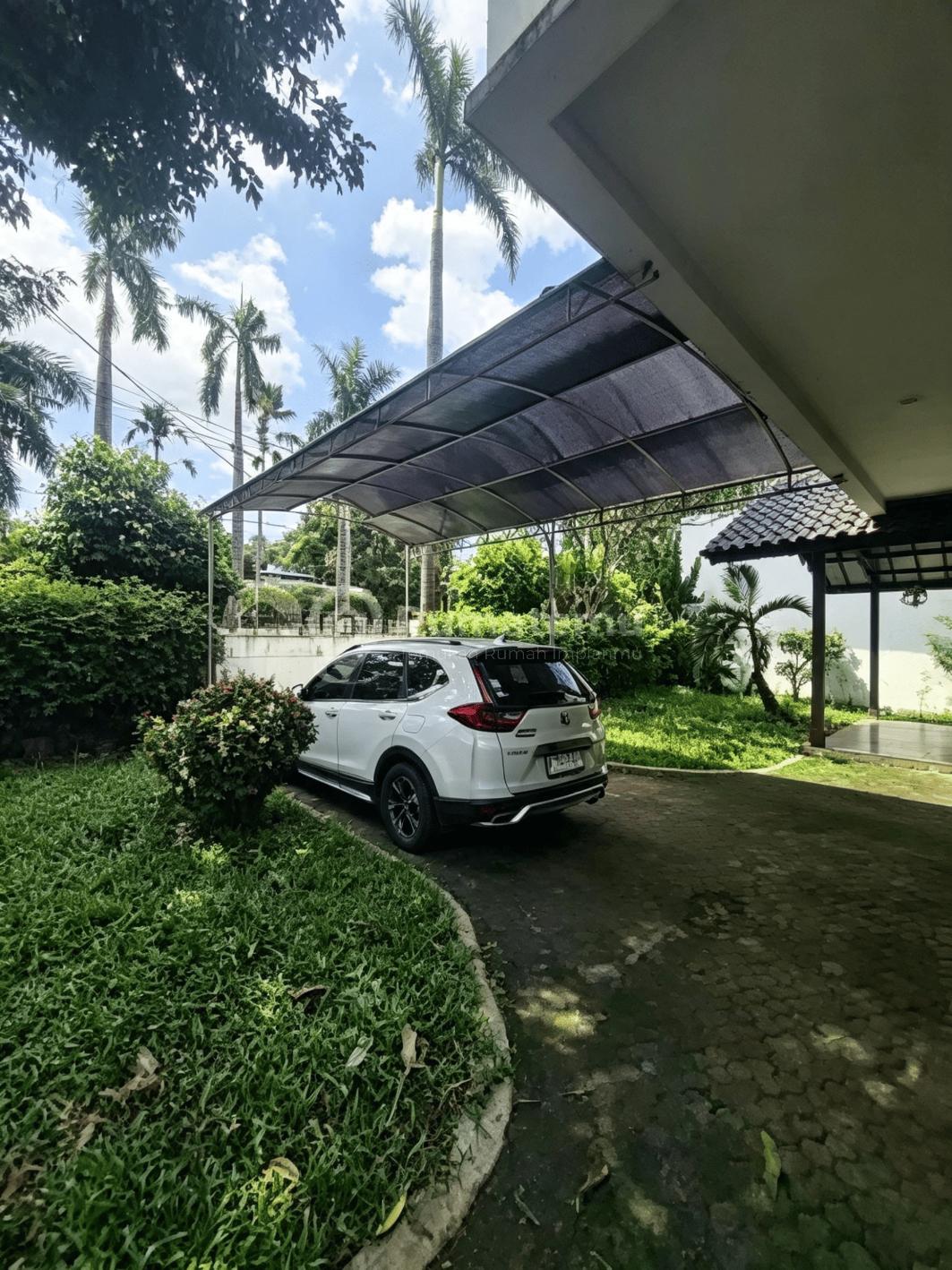 Rumah Secondary Tanah Luas Dalam Komplek