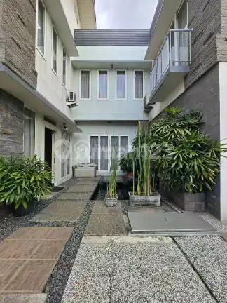 Rumah Secondary Dalam Komplek Favorit di Duren Sawit