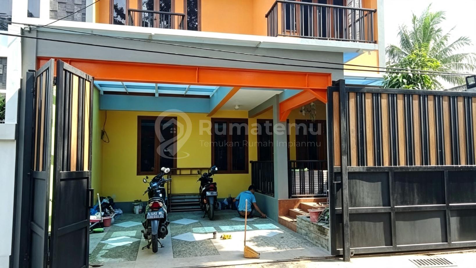 Dijual rumah Parkir tertutup 2 mobil, di komplek Ciledug, Paninggilan, Tangerang