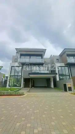 Sisa sedikit Rumah 4 Lantai lokasi premium Layton Navapark BSD