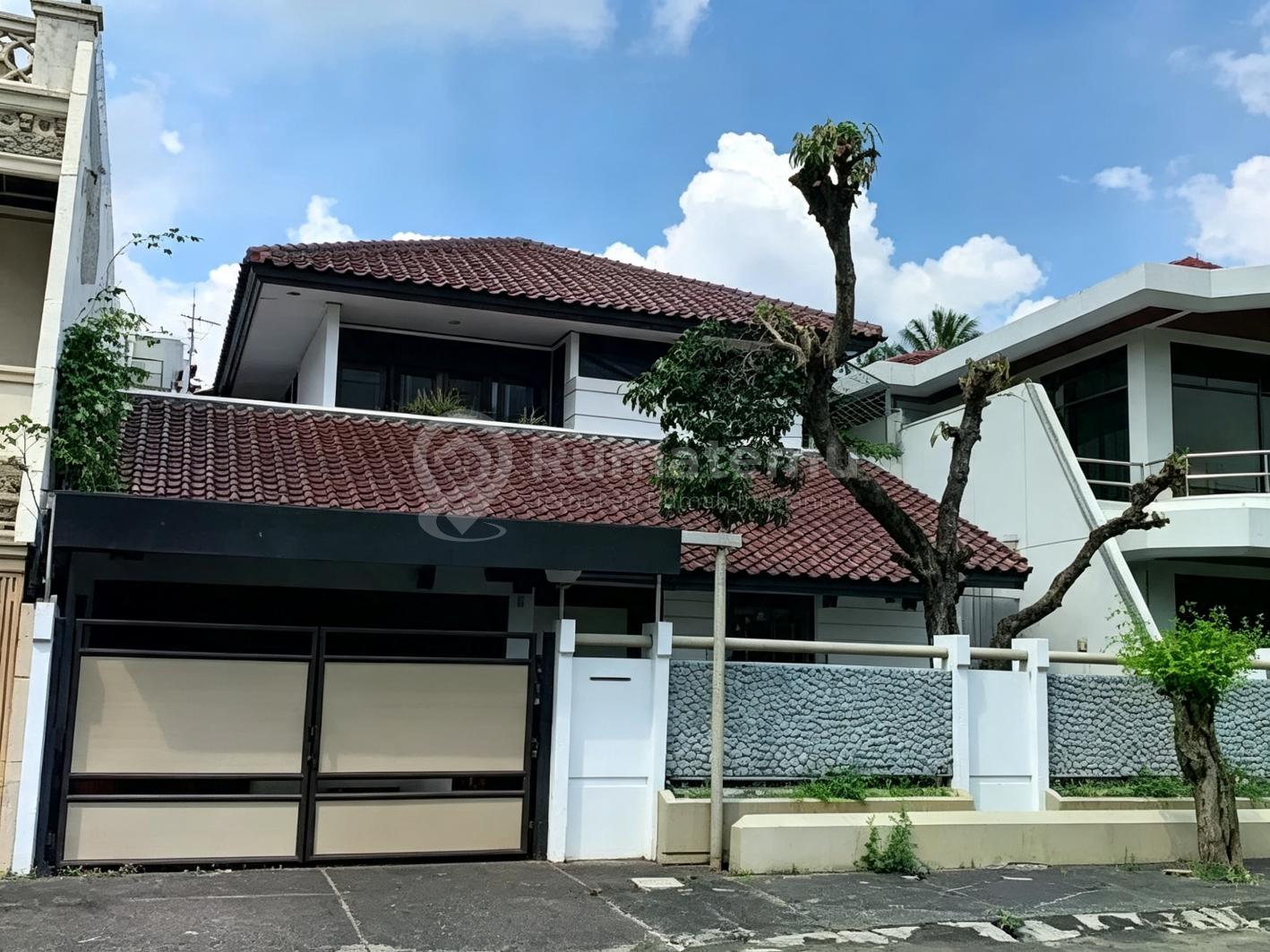 Intercon Kebon Jeruk [Rumah] : Hadap Barat - 2 LT