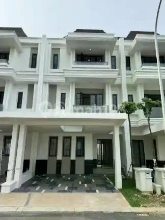 Rumah 3 Lantai Siap Huni Ada Lift Lebar 7 Meter Alam Sutera