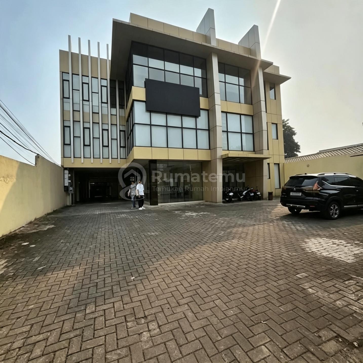 Dijual Gedung Komersial Cocok Untuk Kantor Lokasi Strategis Harga Menarik di Bintaro
