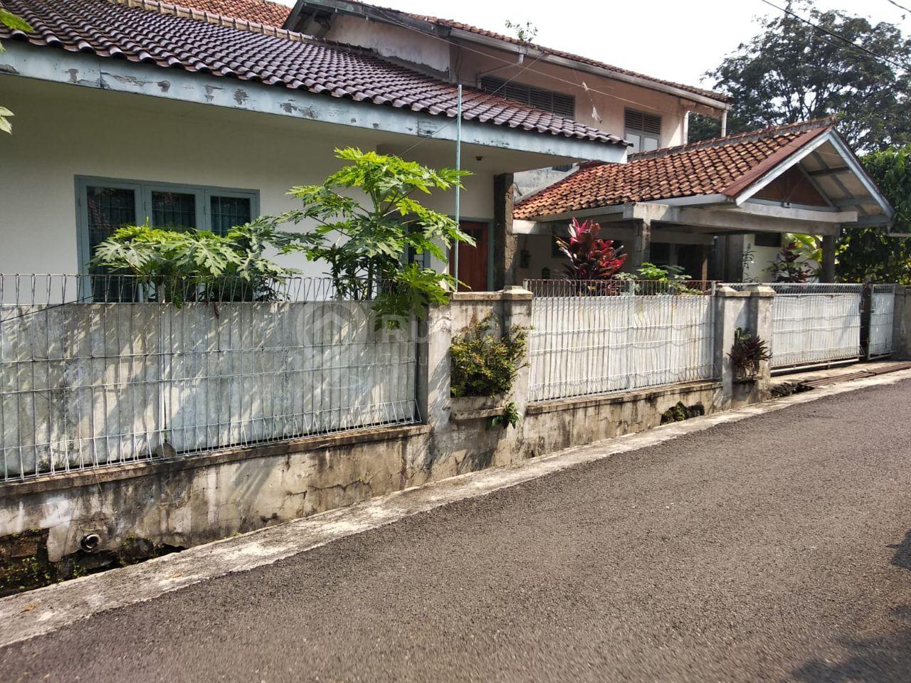 Dijual rumah di komplek UNPAD Cigadung Bandung 
