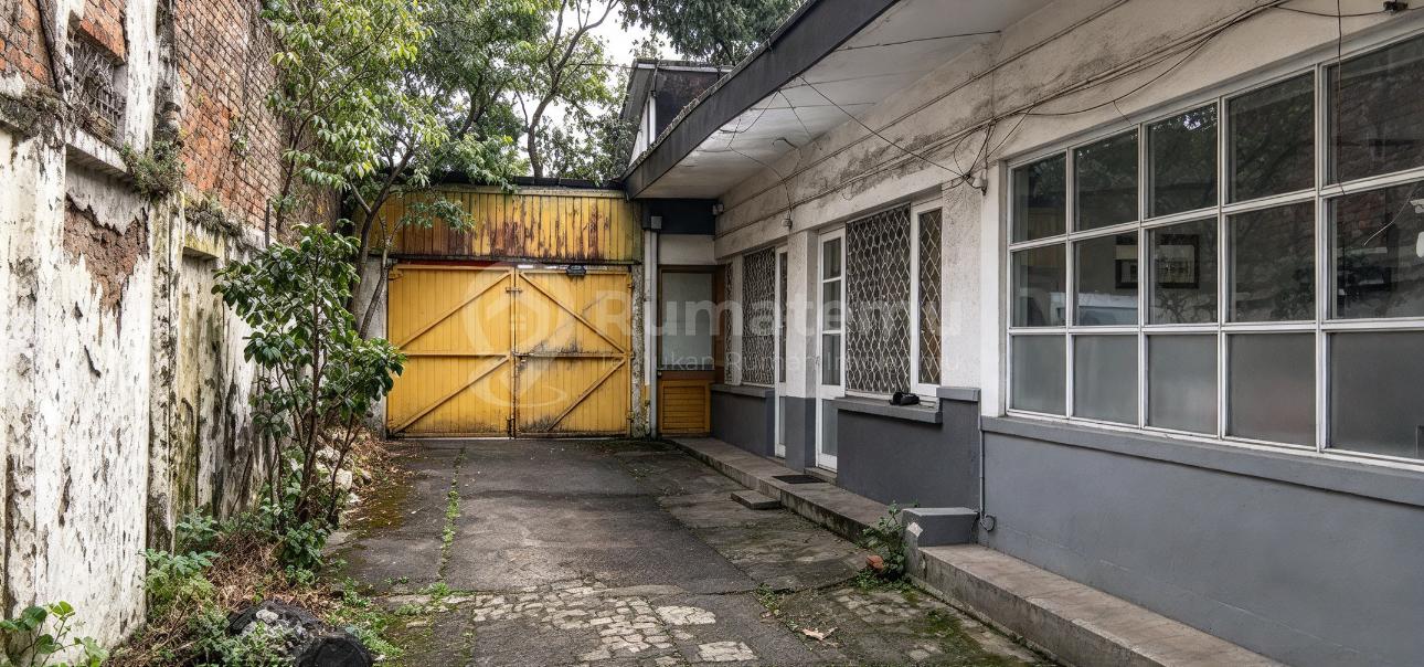 Dijual Rumah 3 Br Hitung Tanah di Mainroad Pajagalan Bandung Lt 528/296 Sangat Strategis!
