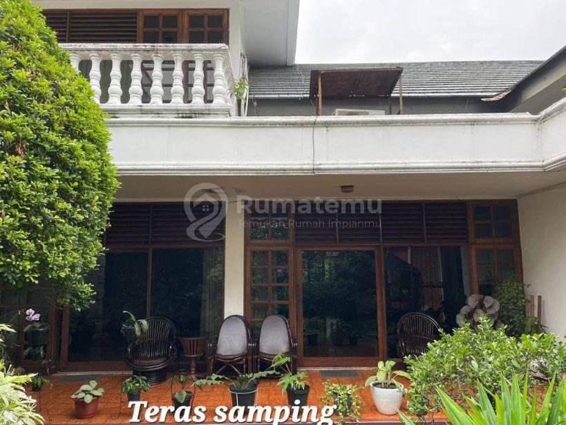 Rumah Hook 2Lt area Tenang di Menteng