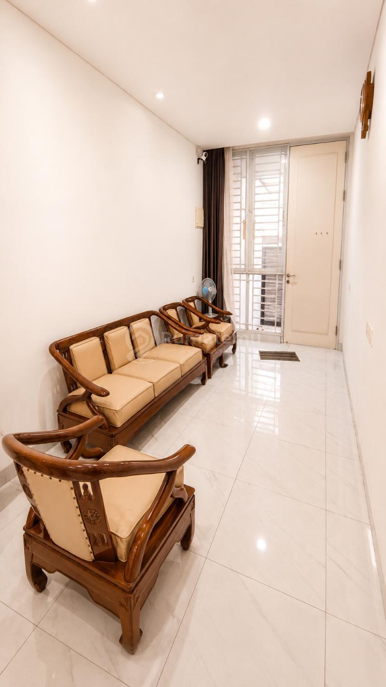 RUMAH TAMAN RATU SEMI FURNISH HARGA BERSAHABAT JAKARTA BARAT
