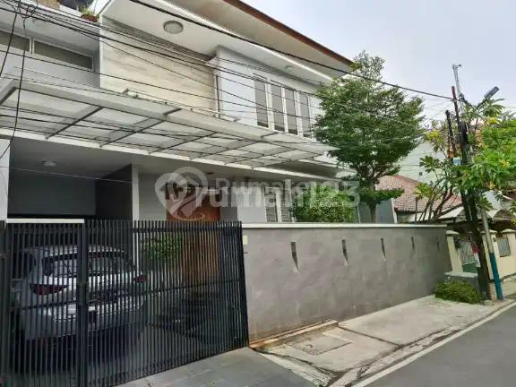 Rumah Bagus Dalam Komplek di Cempaka Putih