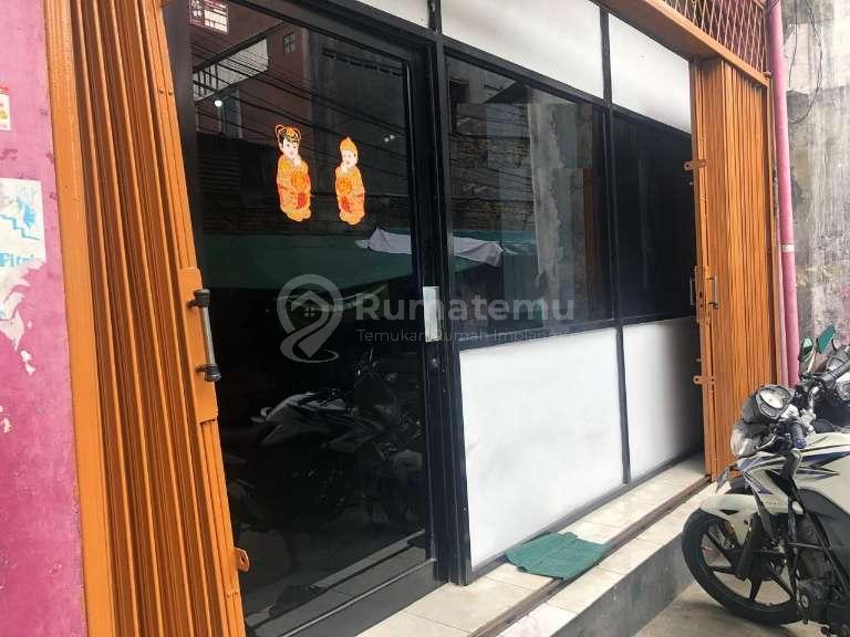 Dijual rumah Pinggir jalan hoek cocok utk usaha karena sederet tmpt usaha semua bentuk ruko di Mangga Besar Jakarta Barat