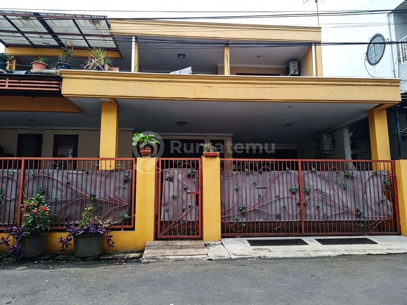 Dijual rumah hadap selatan di Perum Jatibening. Jatibening Baru Pondok Gede Keterangan tambahan: 2 KM dari st. LRT Jatibening Baru