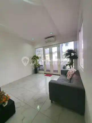 Dijual Rumah Semi-Furnished di Hook @Layar Permai, Pik 1