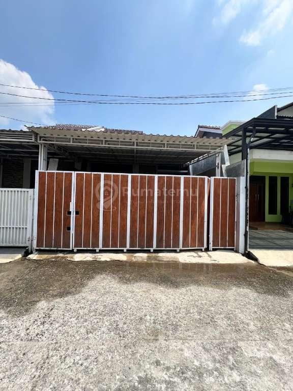 Dijual Rumah Komplek Baru Strategis di Tanah Baru Beji Depok 
