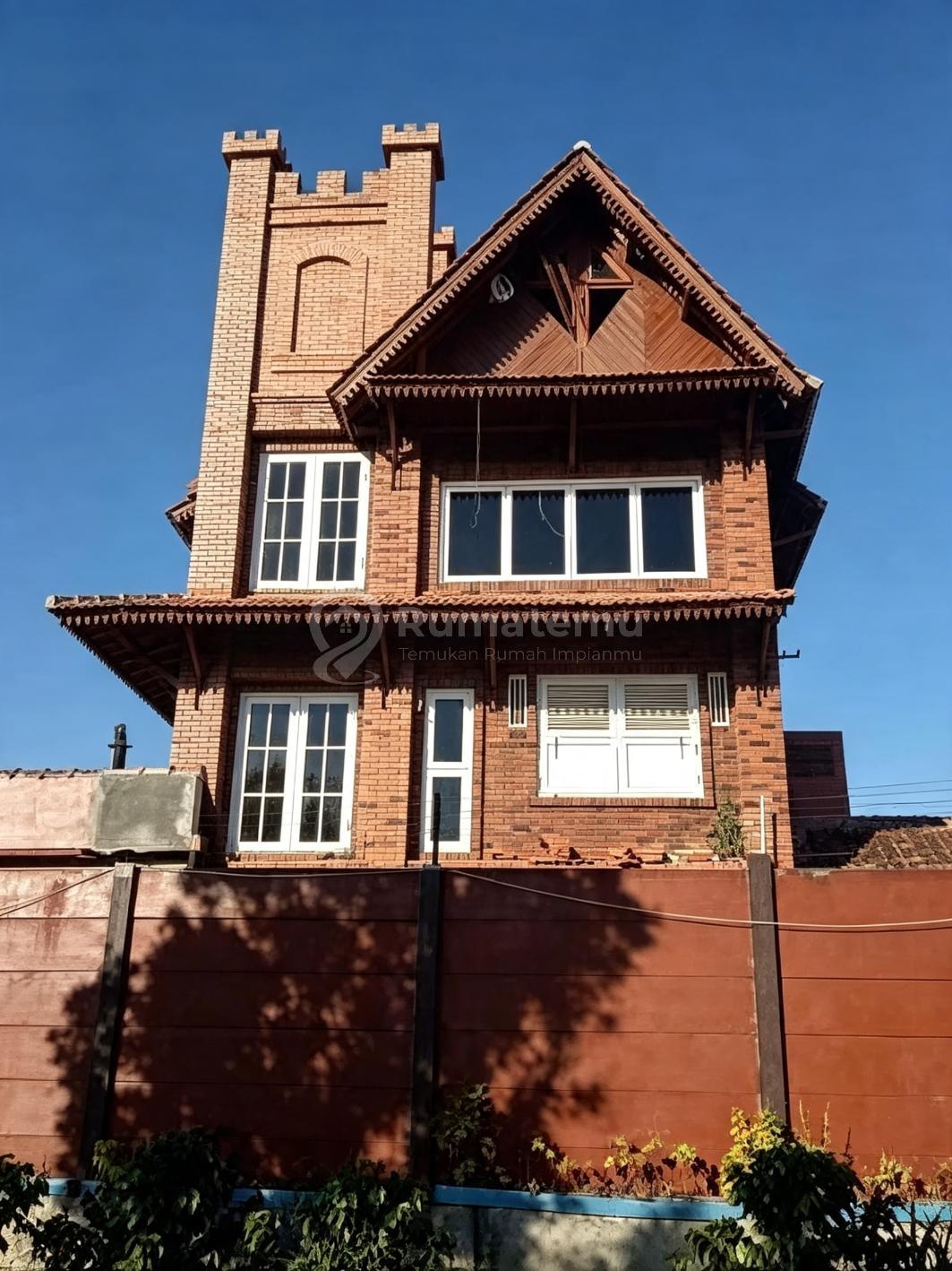 Jual Villa di Lembang Bandung Barat