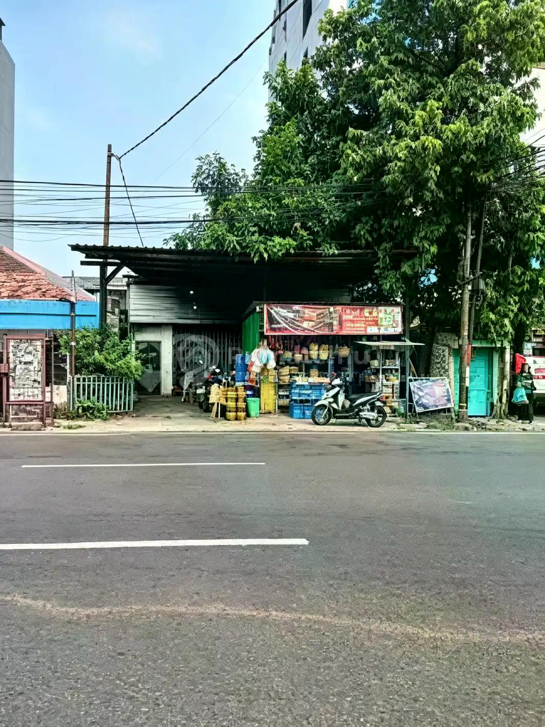 Tanah & Bangunan Strategis Area Komersial Pinggir Jalan Raya - Pondok Pinang