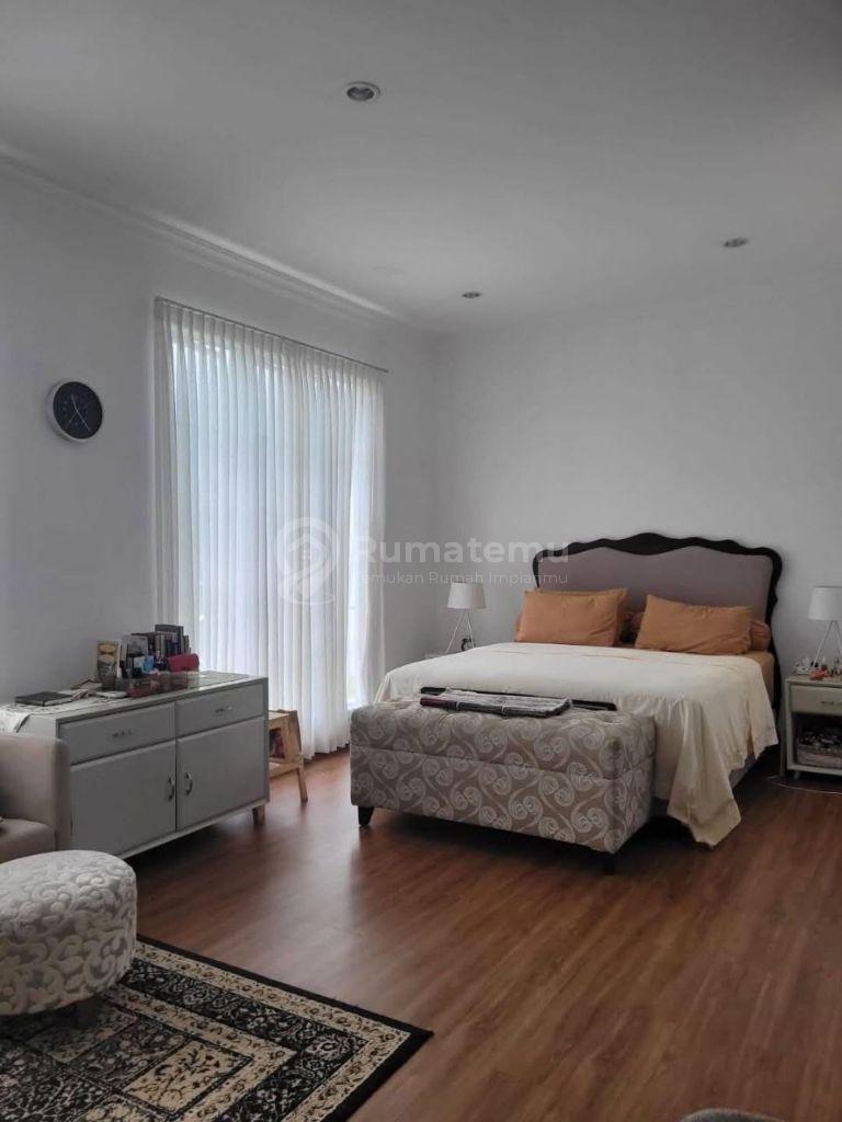 ​[VIEW PEGUNUNGAN] Rumah Mewah 3 Lantai SHM @ Rancamaya Golf Estate Bogor – 4,8M (Nego)