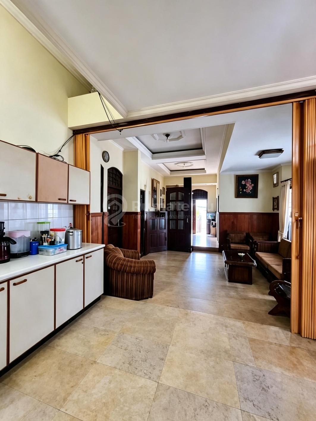 Dijual rumah + 4 kontrakan dan 6 kamar kos di Gandaria Kebayoran Baru Jakarta Selatan