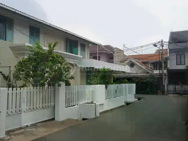 Rumah Asri 2 Lt Termurah di Rawamangun, Jakarta Timur