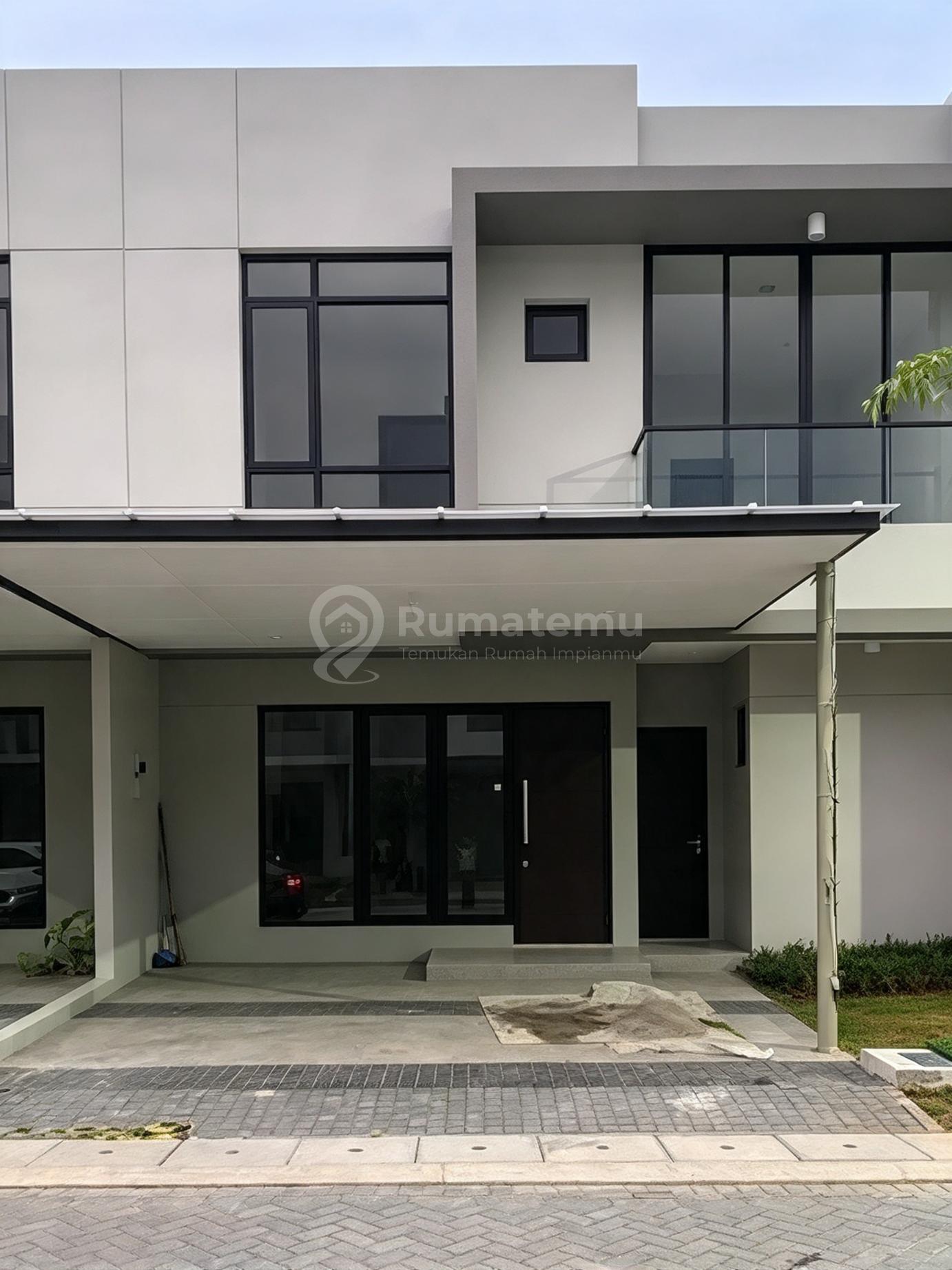 Pik 2 Milenial, Cluster Florida..Dijual Cepat Rumah 2 Lantai Siap Huni, Semi Furnished, AC 3 Unit, Kitchen Set, Cookerhood, Gorden, Bed di Kamar Utama, Listrik 5.500 Watt, Air Wtp, PPJB Siap Ajb.-Rr.1026