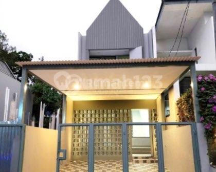 Dijual Rumah Cantik di Griya Loka, Bsd 4,5X20