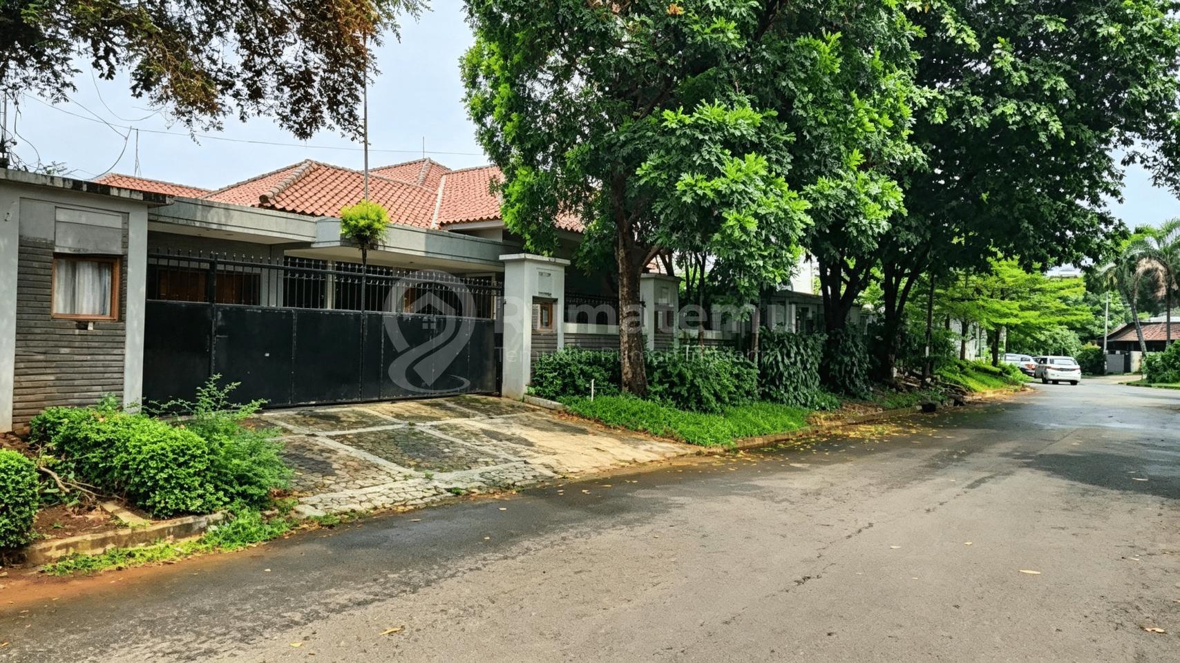 For Salle Rumah Lama di Bukit Hijau Pondok Indah