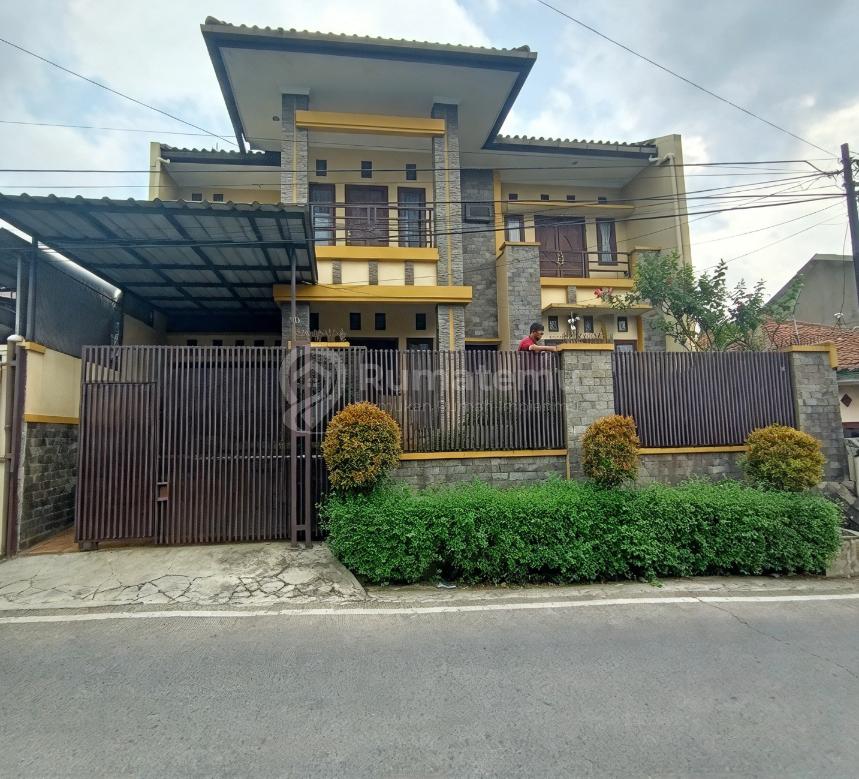 Dijual Rumah Mewah Asri & Terawat 2 Lt 6 BR Lingkungan Aman, Jawa Barat, Cimahi, Cimahi Selatan.