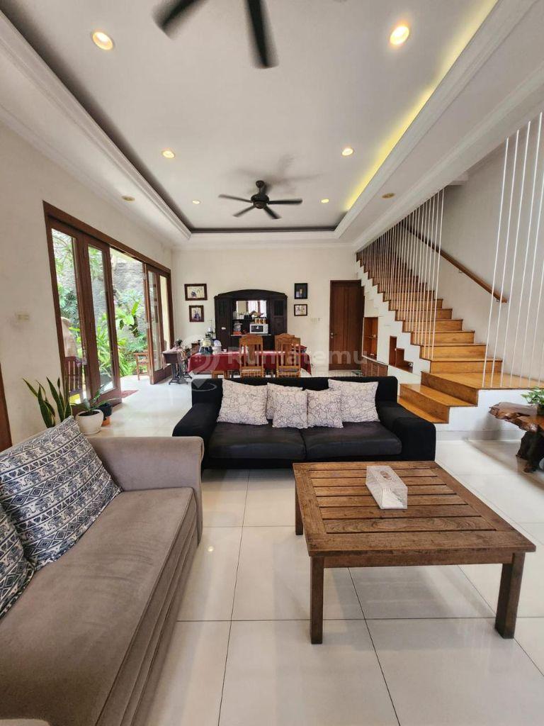 Rumah 2 Lantai Dekat PIM & Gandaria City, Kebayoran Lama, LT 288 m² LB 291 m², 3 KT, SHM