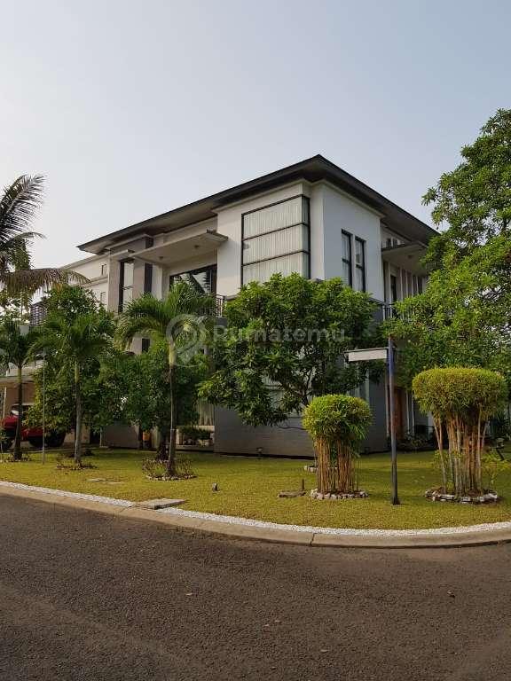 Jual rumah sultan dengan Swimming pool di Alam Sutera Unfurnish 2 Lantai