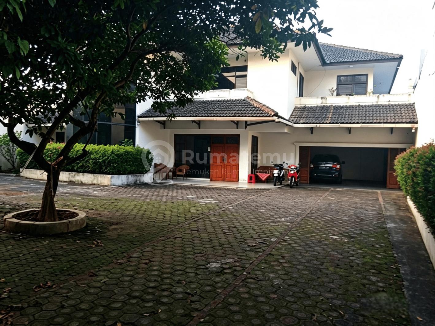 Dijual rumah mewah luas 2 lantai di Kebon Jeruk, Kelapa Dua, Jakarta
