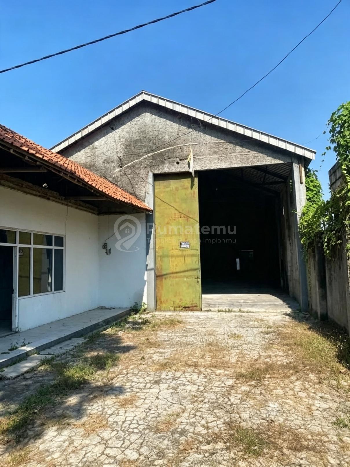 Dijual Pabrik Ex Rotan Luas 2000M di Zona Industri Plered, lokasi operasional legal, aman, dan sesuai dengan regulasi zonasi industri.