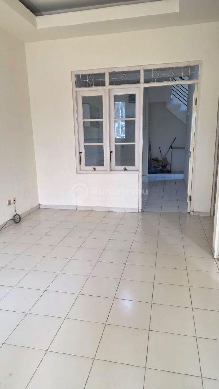 Disewakan rumah murah bagus 2 lantai di Cluster Taman Cikini Metland Menteng Cakung Jakarta Timur siap huni minimalis modern