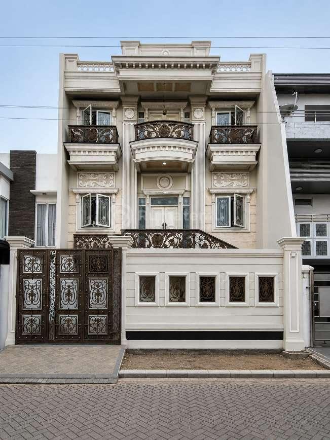 Rumah mewah classic eropa siap huni di Taman Palem Lestari