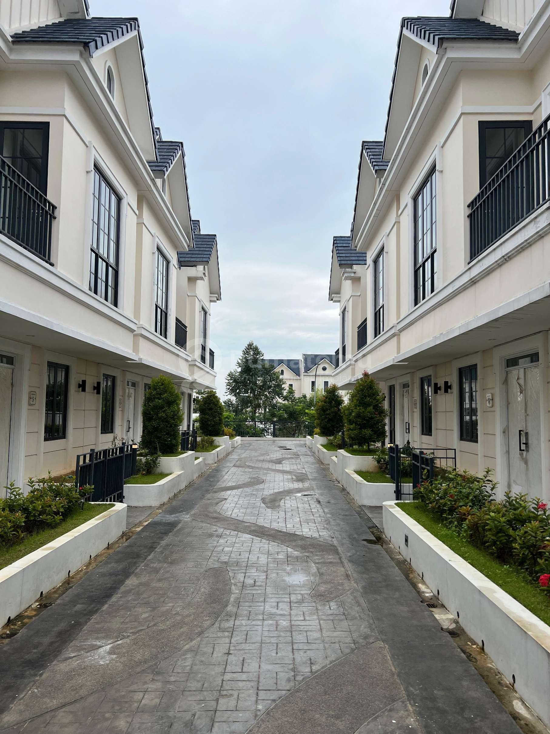 Dijual Rumah di Cluster Margonite, Lavon 2 Swancity, Tangerang