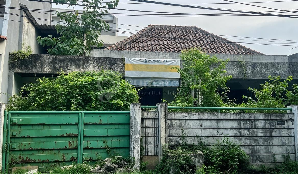 Jl. Nurdin, Grogol, Jakarta Barat..Dijual Rumah Tua Hitung Tanah, Cocok untuk Investasi & Pembangunan Rumah Baru Maupun Pengembangan Properti, Hadap Utara, Shm.-Flz1026