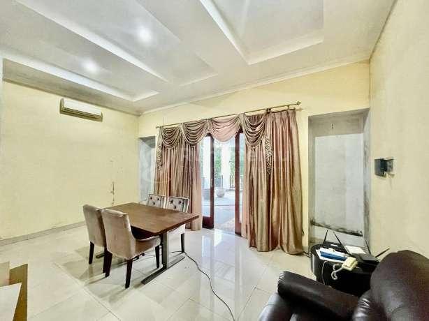 Rumah Menteng Proklamasi. 2 Lantai. 21x35. With Swimming Pool. Siap Huni