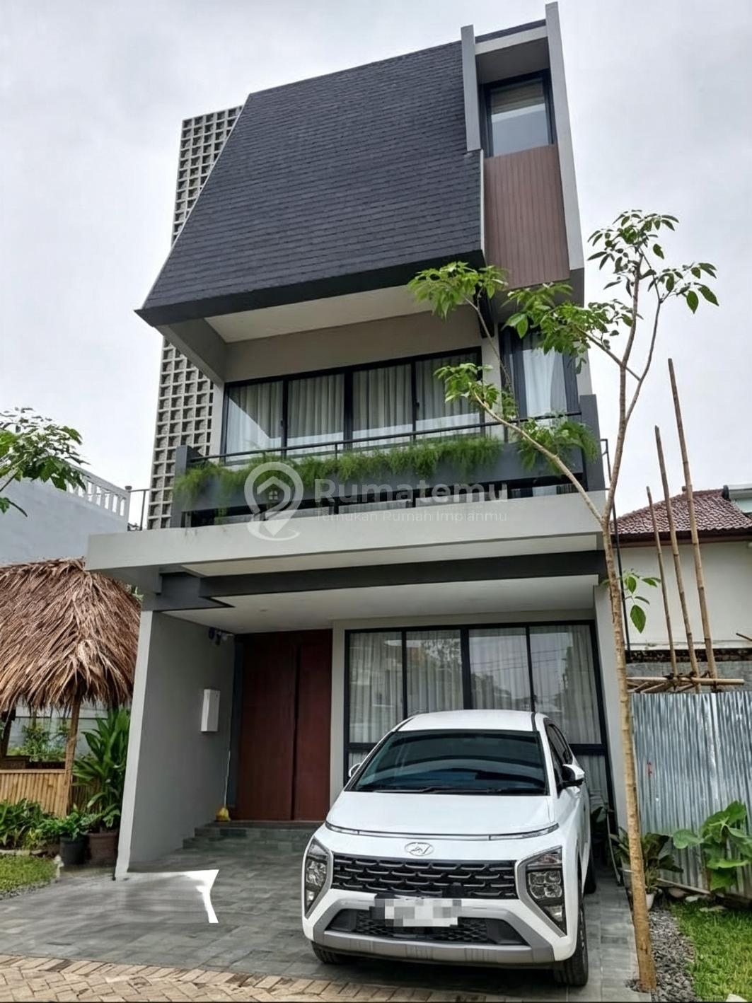 Dijual Brand New Town Unfurnish 3 Lantai House Scandinavian Jagakarsa Jakarta
