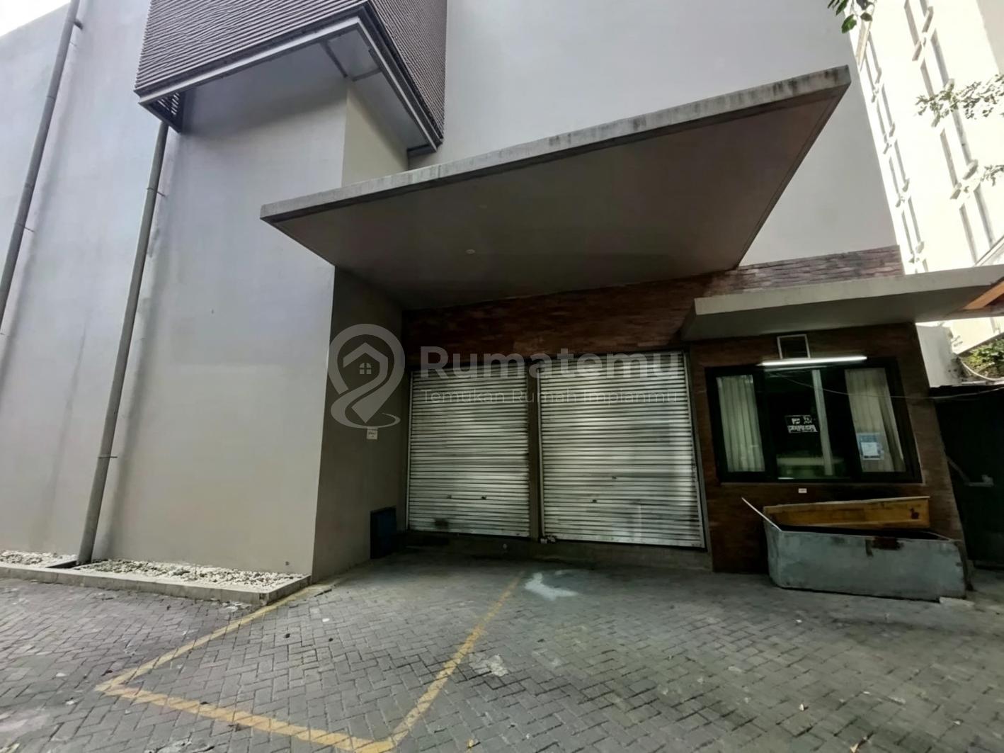 Disewakan Gedung Siap Pakai , Dekat Pintu Tol Kebon Jeruk