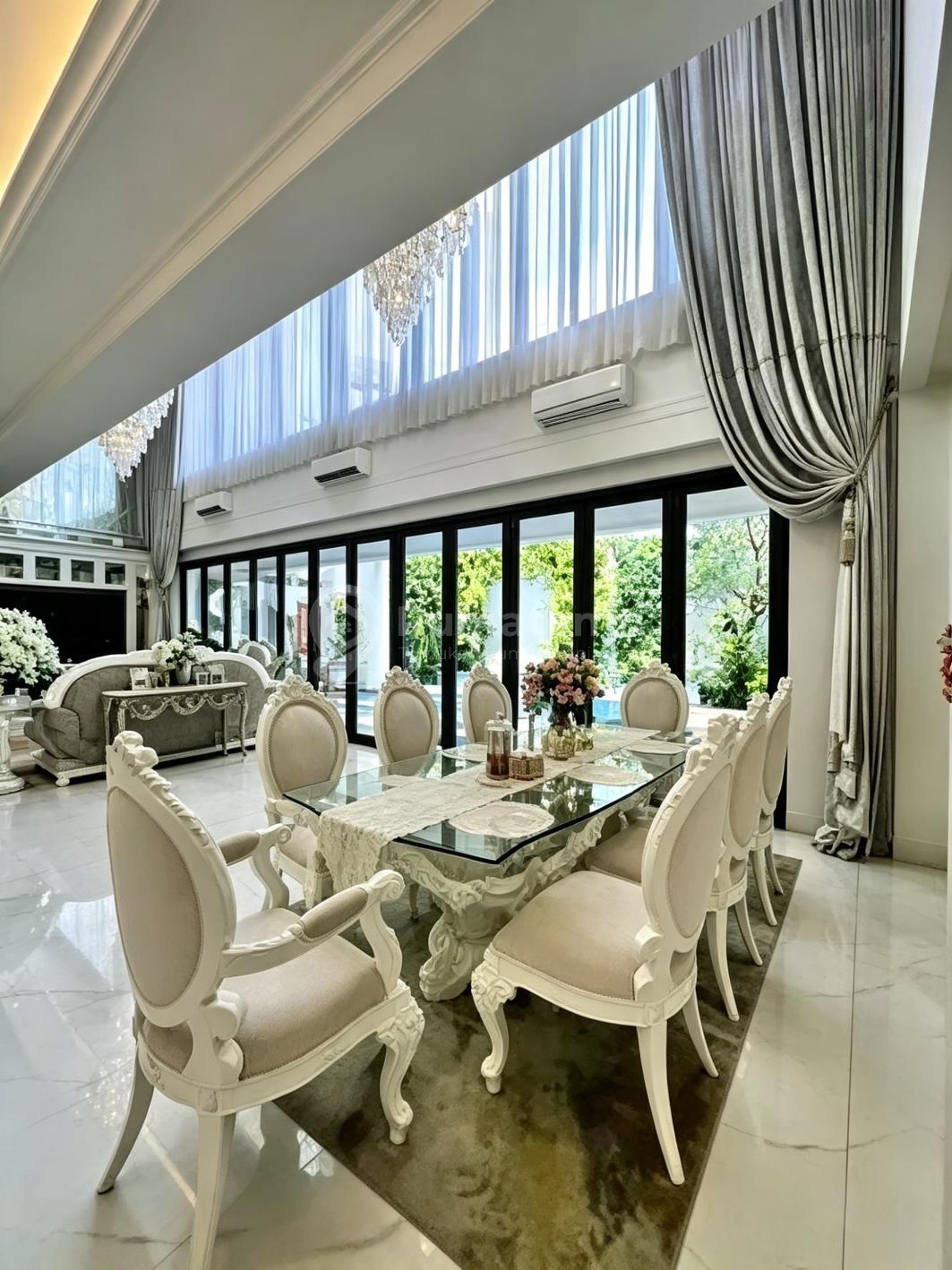 Luxurious Modern Classic House Bukit Hijau, Fully Furnished By Lifetime Design. Private Pool. Posisi Hook, Depan Taman