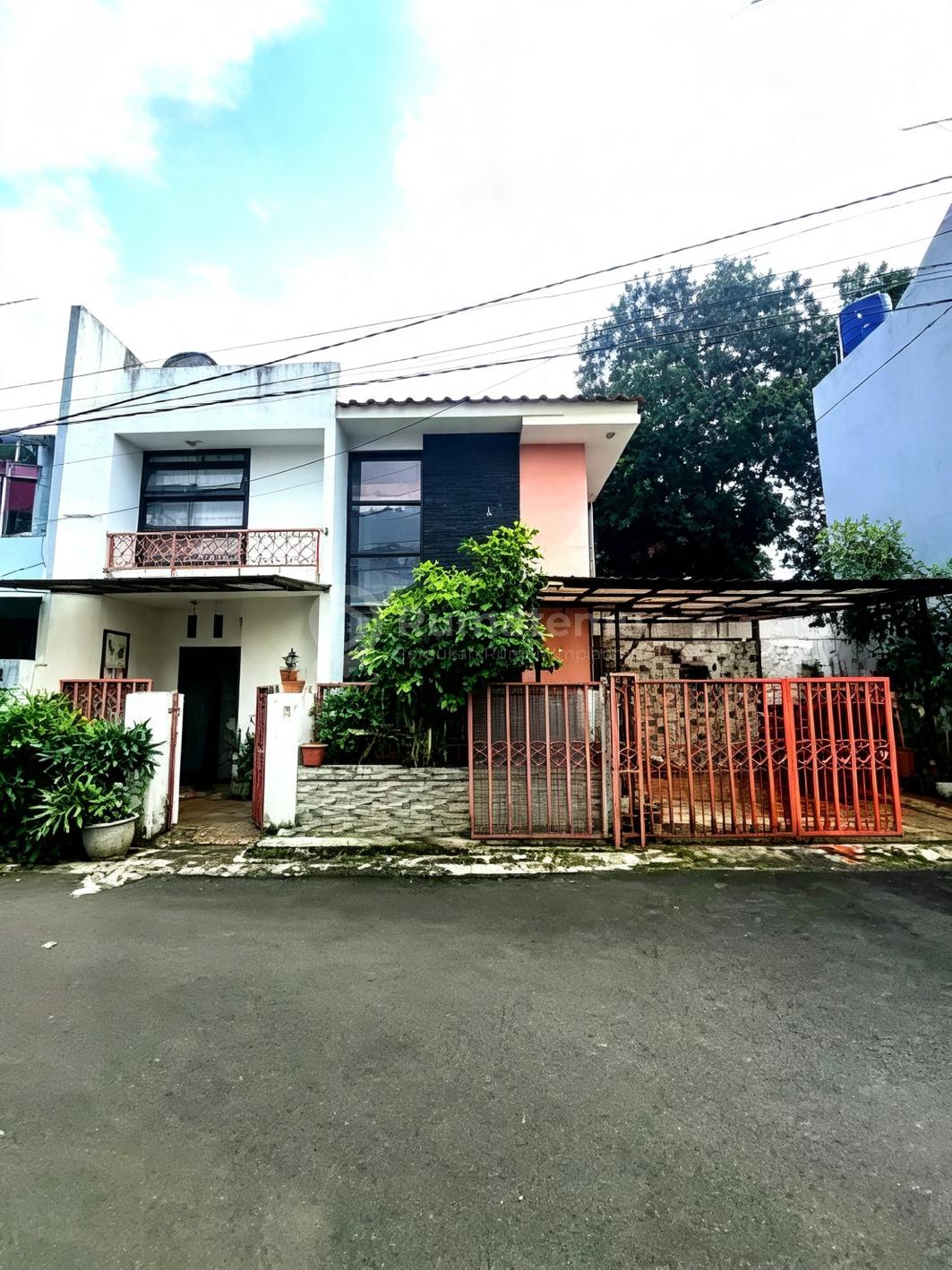 Rumah Dalam Komplek Corner Unit di Gandul Cinere