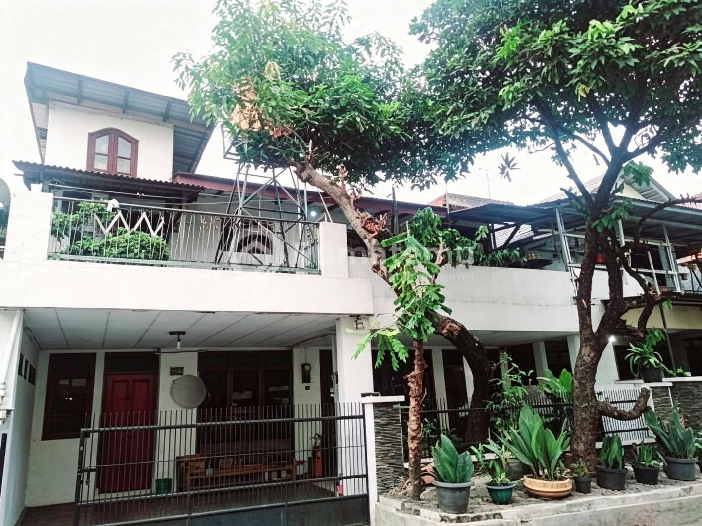Dijual Rumah di Komplek Depkes Jl. RS Polri Kramat Jati Berlokasi di area sangat strategis 10 menit menuju jalan tol Jagorawi